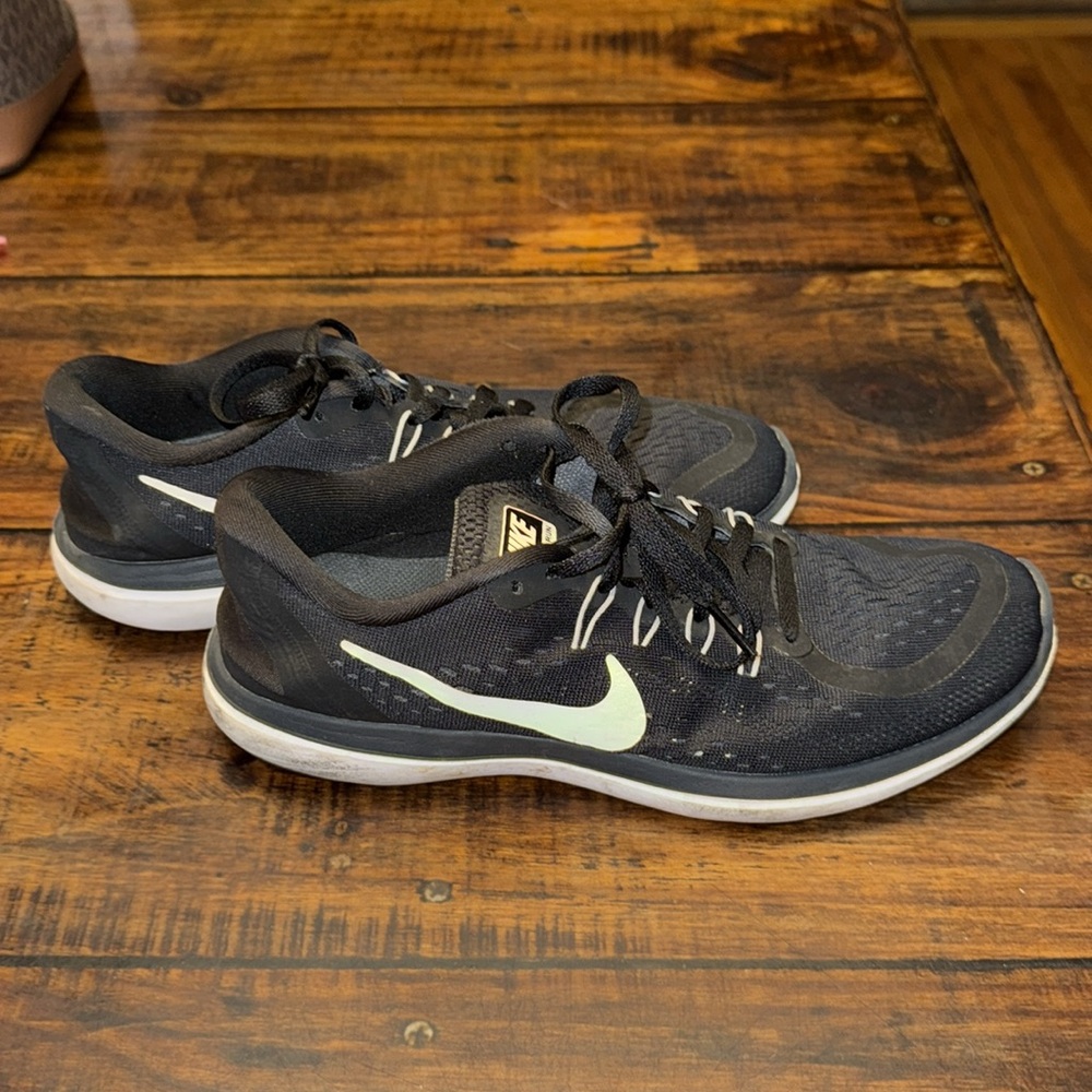 Nike Women’s Flex Running Shoes Black Size 9 - Picture 2 of 7